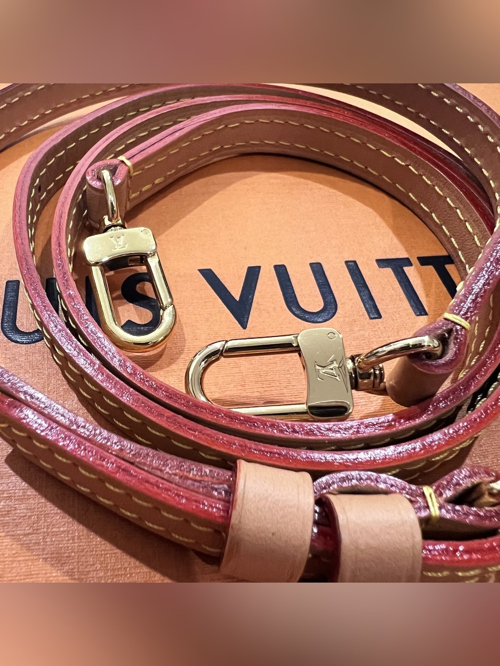 Louis Vuitton fold me pouch - Picture 14 of 16